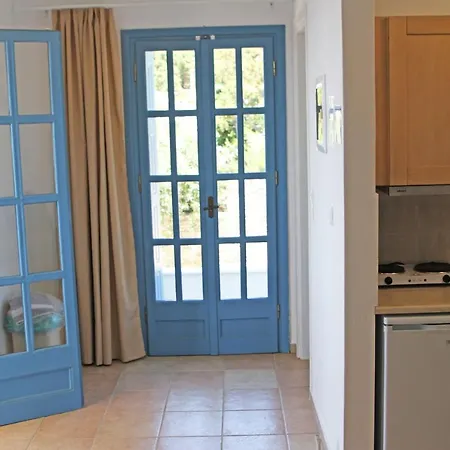 מלון דירות St George Village באטסי