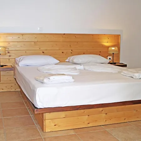 St George Village באטסי