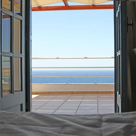 St George Village מלון דירות 3*