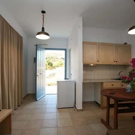 מלון דירות St George Village 3*